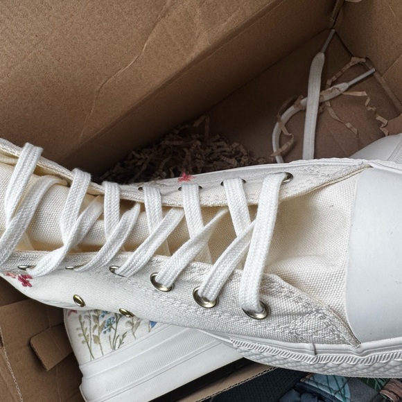 New Converse White Floral Embroidered High-Tops With Platforms Women's 11 - Picture 5 of 9